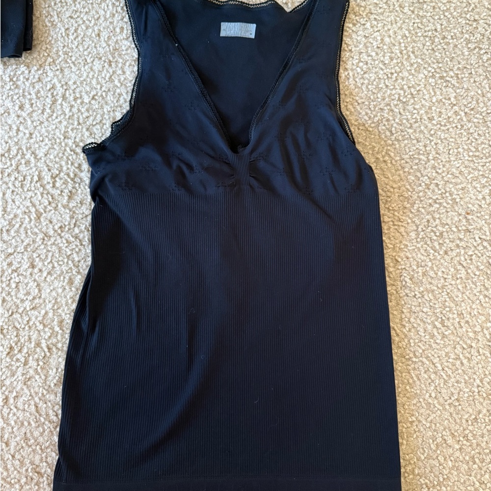 Vintage Athleta Black Sleeveless V-Neck Women’s Top with shelf bra